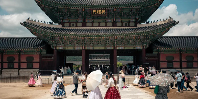Heungnyemun Gate Hanbok 1