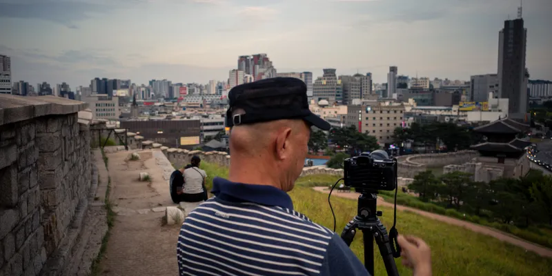 Photographer City Wall 1