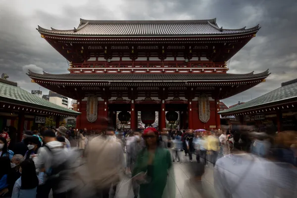 Sensoji Gate Crowd 1