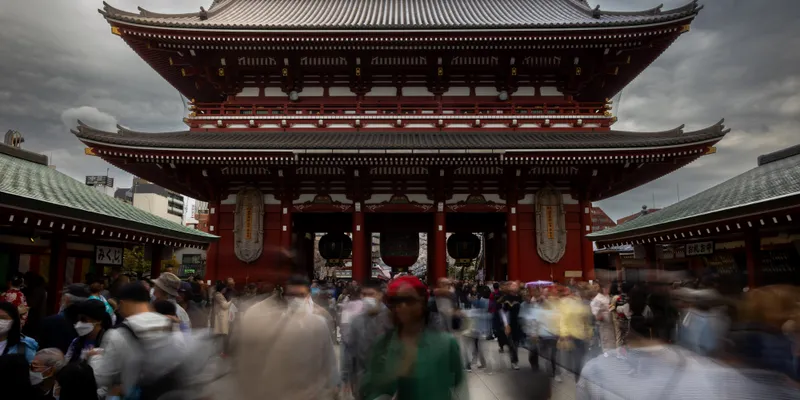 Sensoji Gate Crowd 1