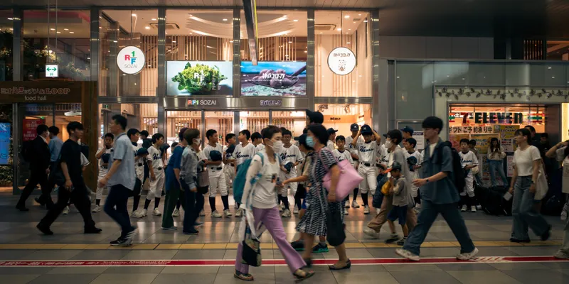 Station Concourse Crowd 1